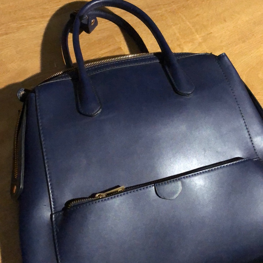 Backpack - Picture 2 of 6